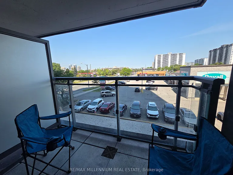 30 Meadowglen Pl #214 — Photo 14
