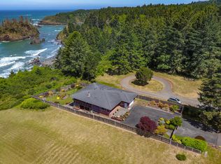 895 Underwood Dr, Trinidad, CA 95570