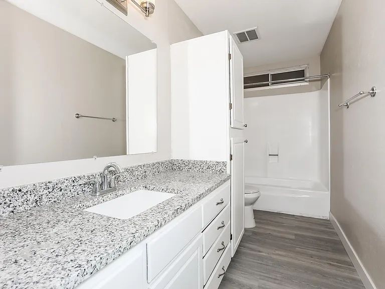 3430 S Oak St — Photo 10