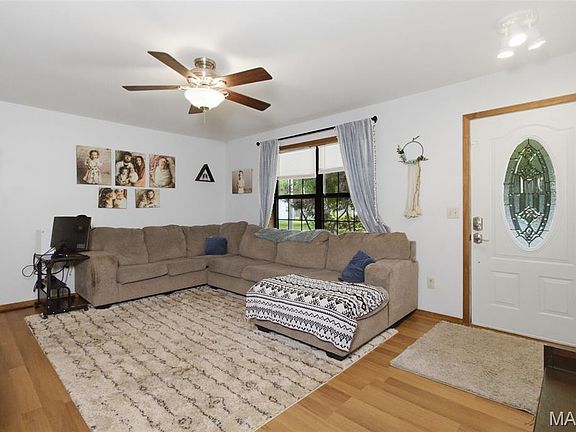 4th image of 2622 Camelot Ct