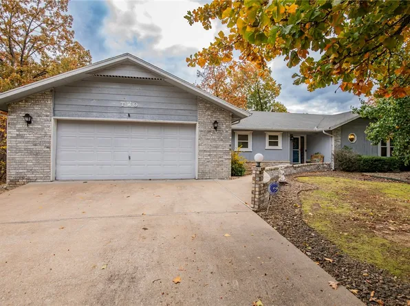 2 Newburgh Dr, Bella Vista, AR 72715