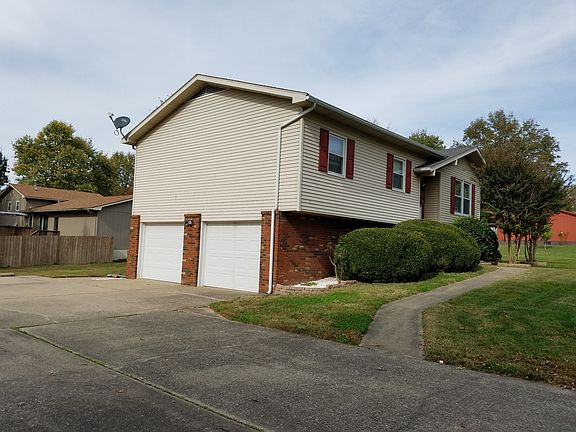 3rd image of 555 Woodbine Pl