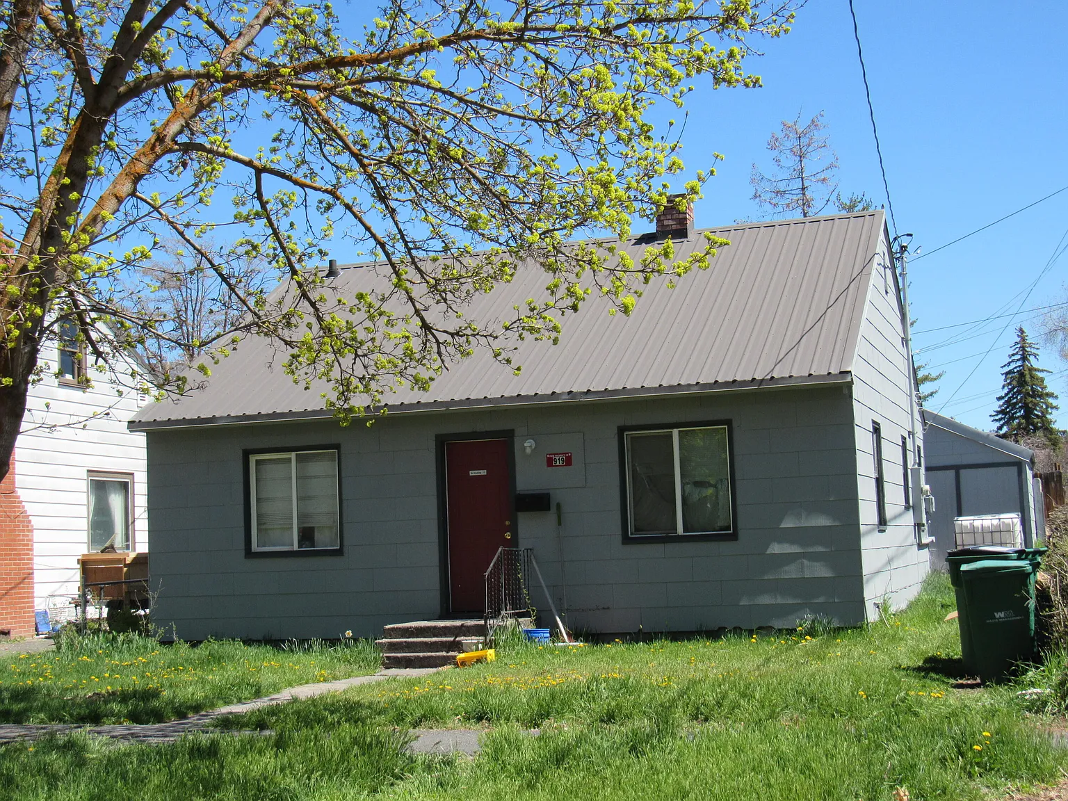 919 Mitchell St photo 1