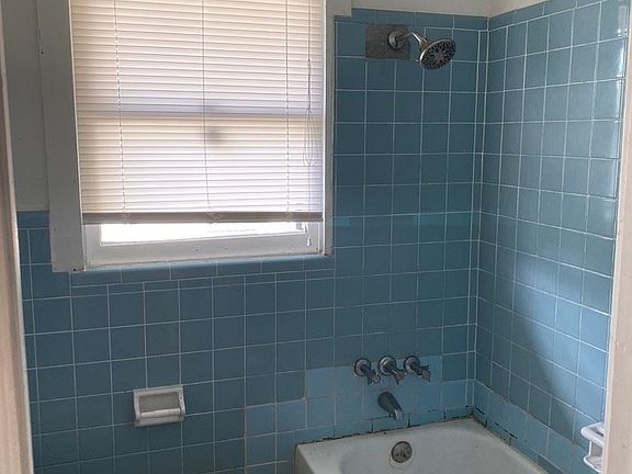 5th image of 2715 1/2 Marguerite St