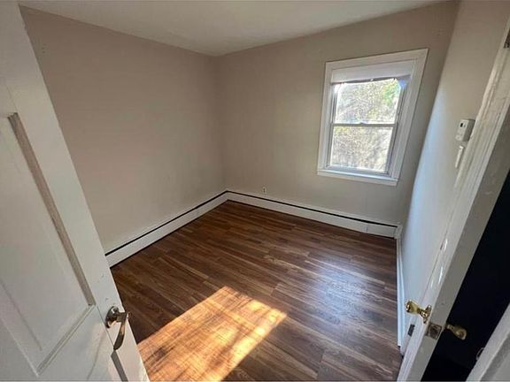 3rd image of 367 Lincoln Blvd