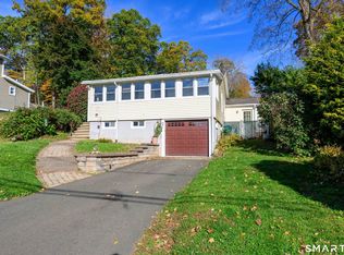 7 Edge Hill Rd, Guilford, CT 06437