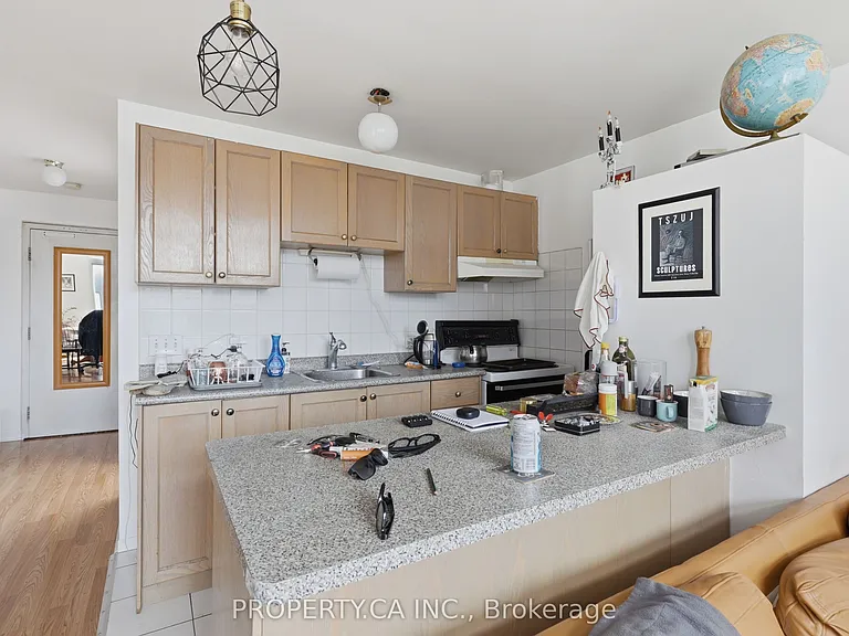 520 Bloor St W #3 — Photo 5