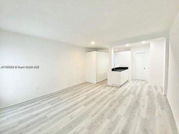 3rd image of 410 Euclid Ave APT 12