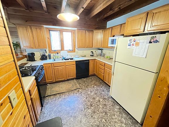 3rd image of 111 Marlbrook Ln