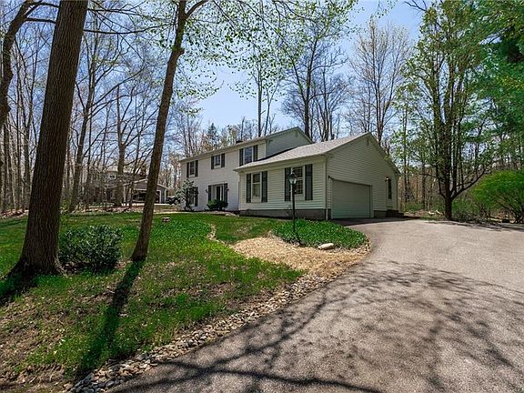 2nd image of 1084 Sheerbrook Dr