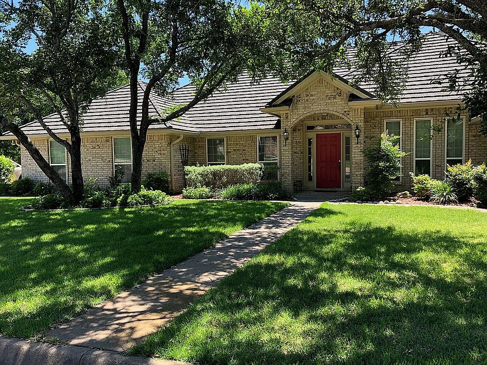 1st image of 1504 Lakecrest Cir