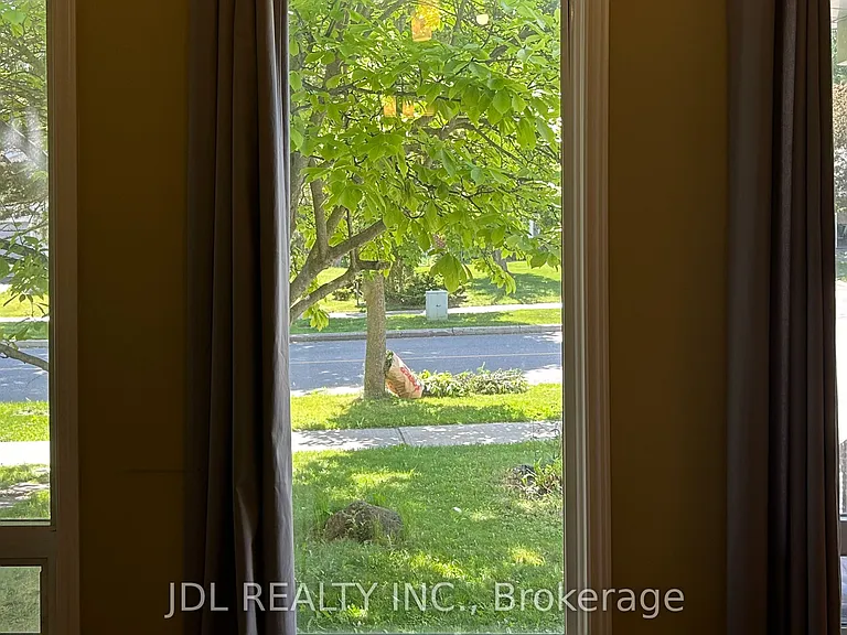 23 Pineway Blvd #MAIN FLOOR — Photo 25