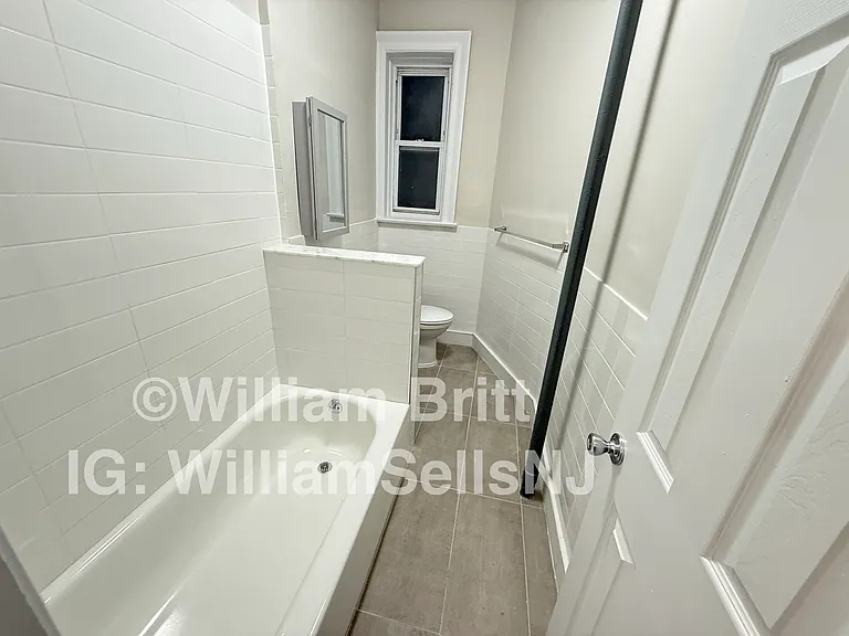 125-127 Corbin Ave #402 — Photo 7