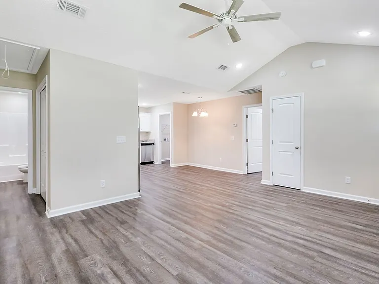 561 Church Cir — Photo 4
