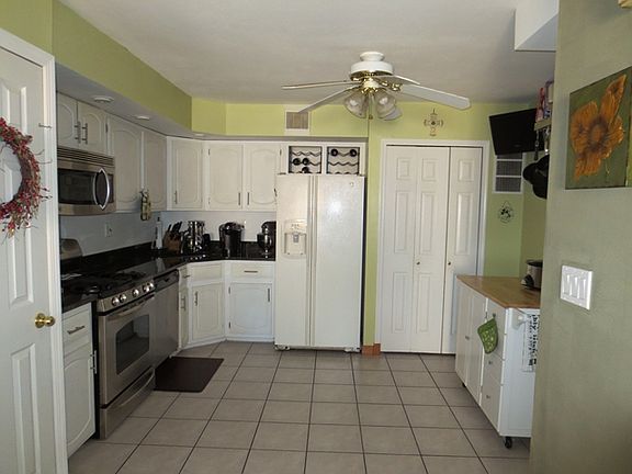 3rd image of 37 Wildwood Ln