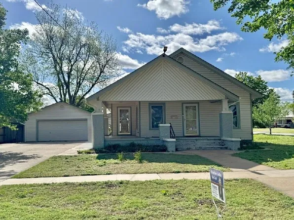 411 N 5th St, Marlow, OK 73055