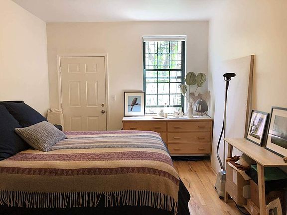 5th image of 226 Gates Ave #1