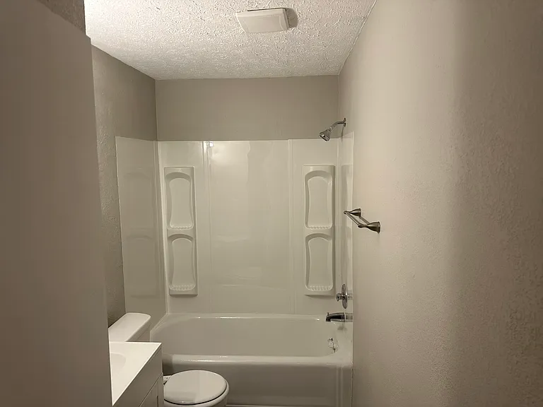 5138-40 English Ave #5140 — Photo 2