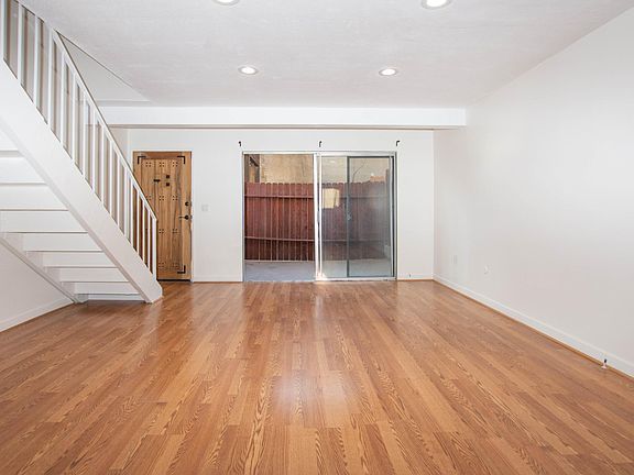 4th image of 882 Victor Ave APT 10