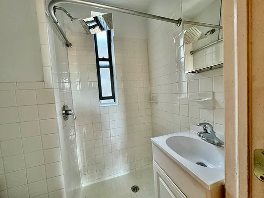 Rented by J PRESTON AND ASSOCIATES INC | media 17