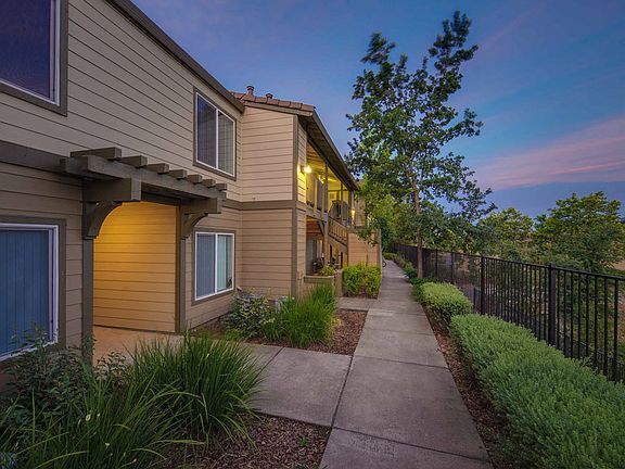 5th image of 1701 Creekside Dr #10101