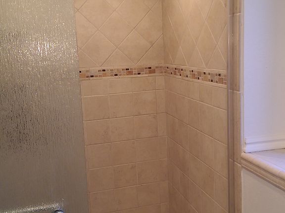 Down stairs 3/4 bath pic 2