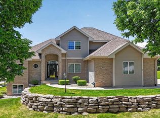 9101 Settlers Rd, Madison, WI 53717