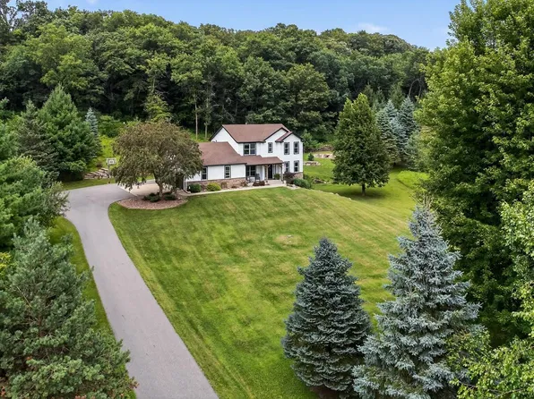 583 Oak Valley Ln NW, Rochester, MN 55901