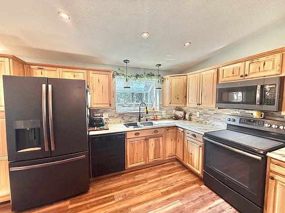 5th image of 12237 Weaver Dr