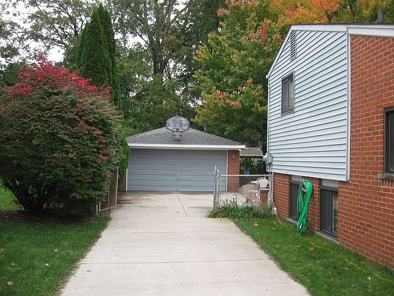 3rd image of 19796 Weyher St