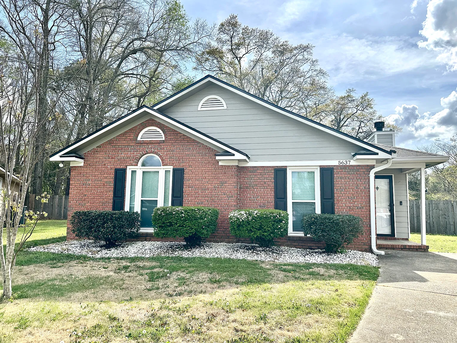 3 bed, 1400 sqft, $1,800 — Photo 1