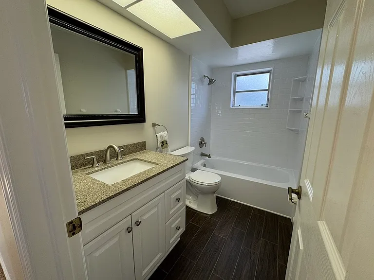 1004 SW 35th St — Photo 11