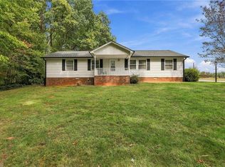1077 Brown Farm Rd, Walnut Cove, NC 27052