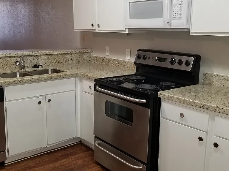Willow Run Townhomes — Photo 12
