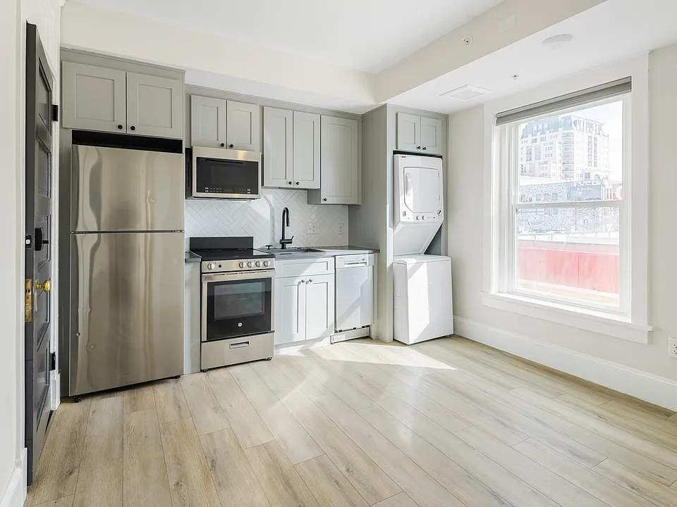 1023 N Broadway #205
