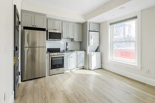 1023 N Broadway Photo 1