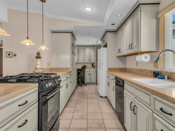 39911 Palm Greens Pkwy, Palm Desert, CA 92260