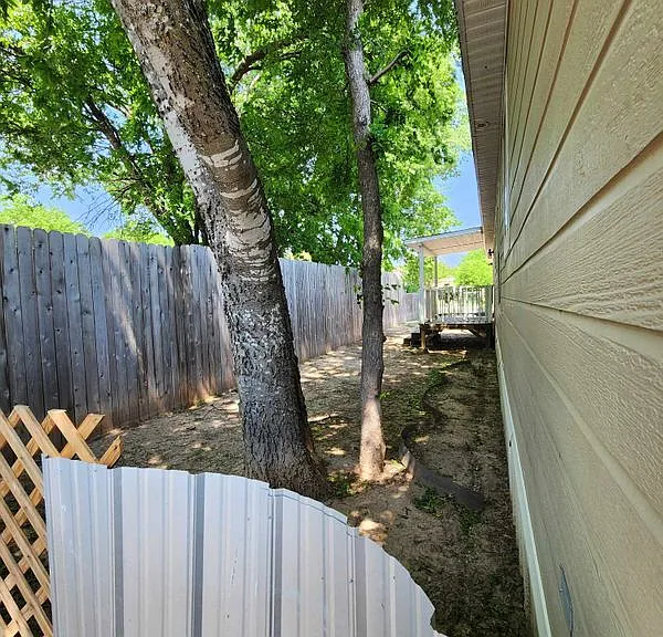 922 Ashwood St — Photo 39