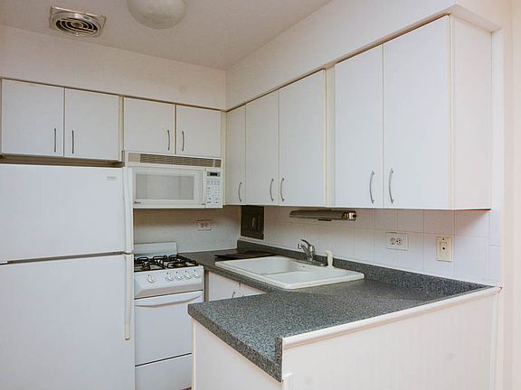 3rd image of 2629 N Hampden Ct APT 208