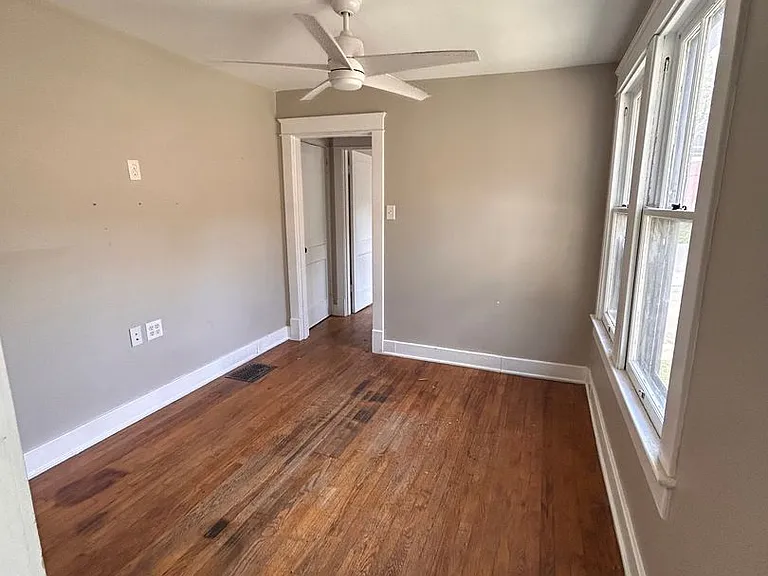 605 Gill Ave — Photo 7