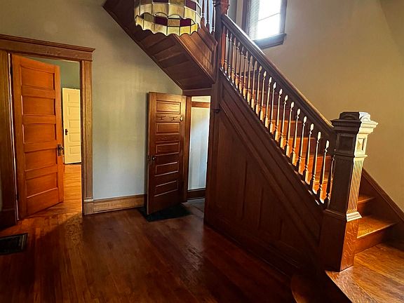 4th image of 520 Fulton St