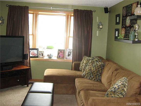 3rd image of 80 Penwood Dr