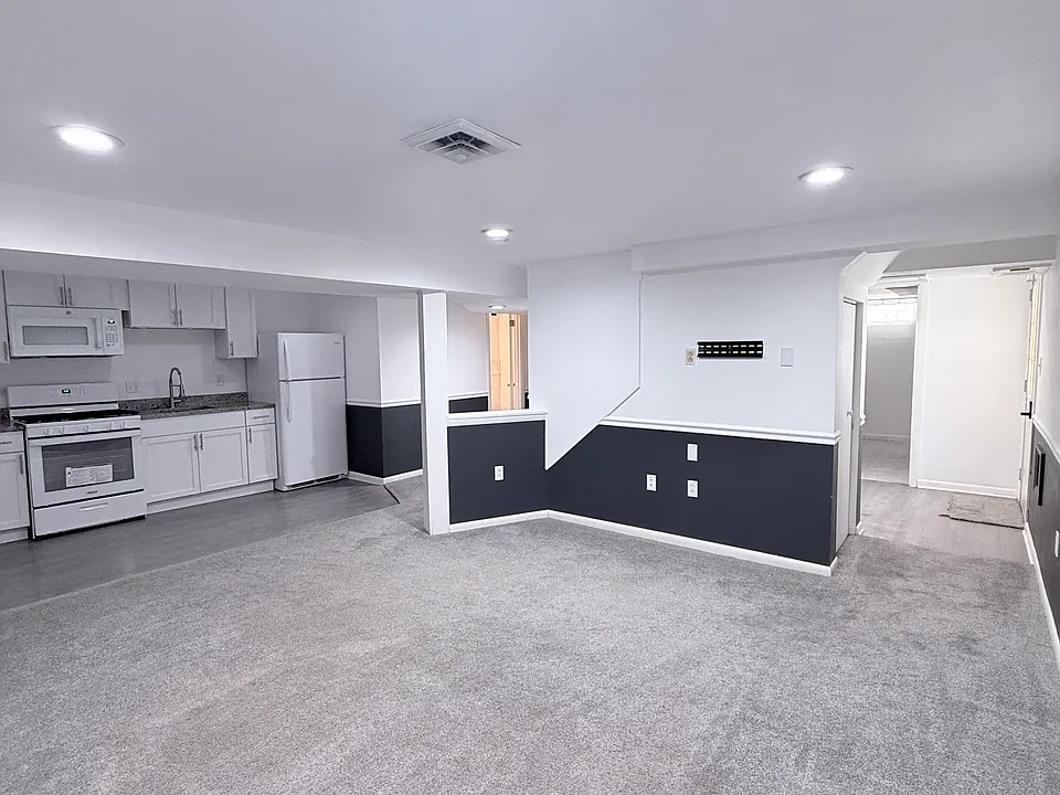 25 Greenview Ave #BASEMENT
