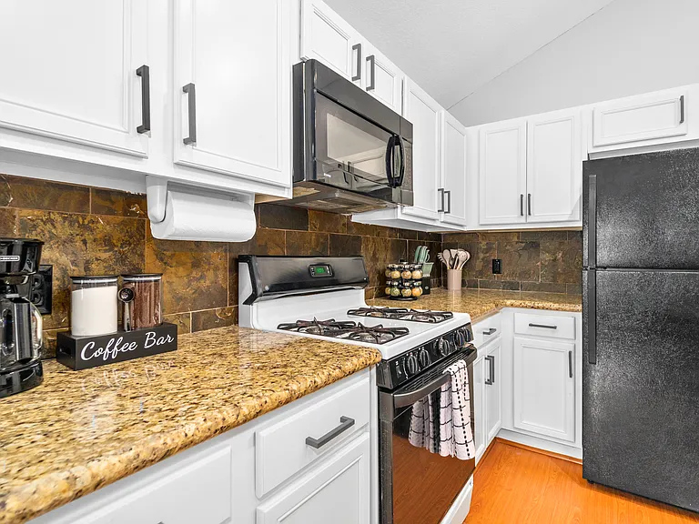 18311 Brenwood Manor Dr — Photo 6