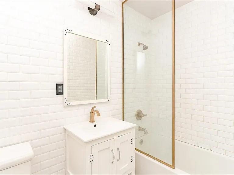 226 Pulaski St #3 — Photo 4
