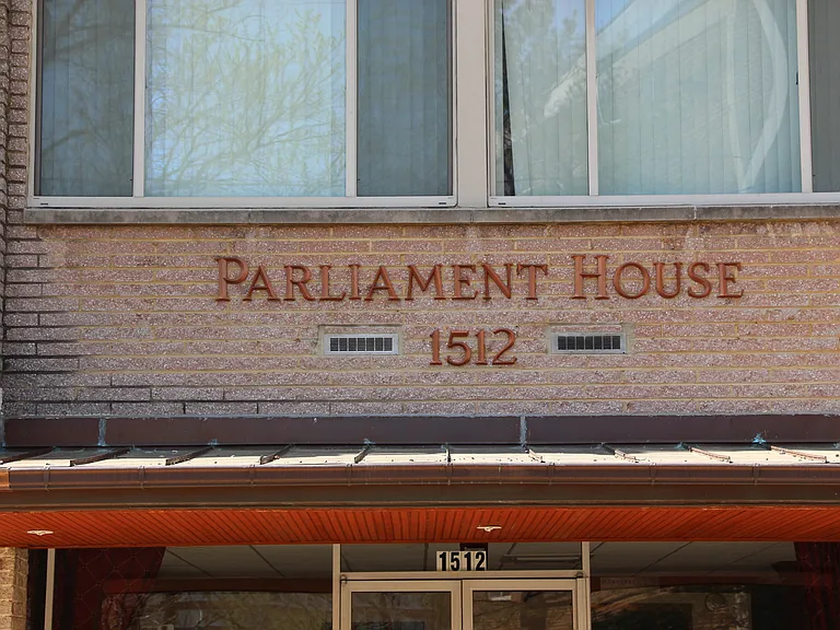 Parliament House — Photo 1