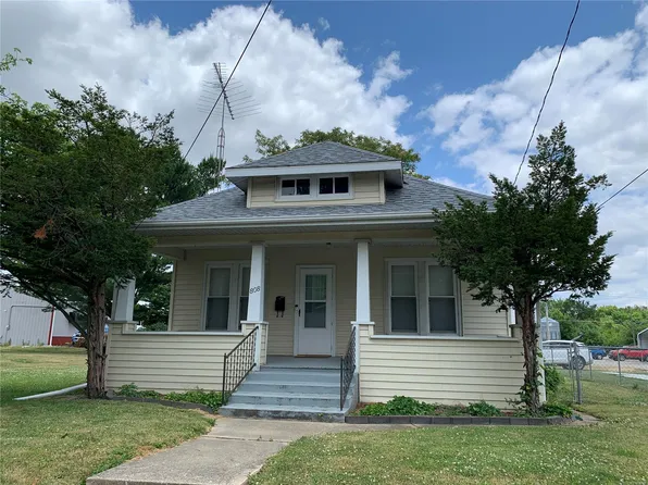 808 S 3rd St, Greenville, IL 62246