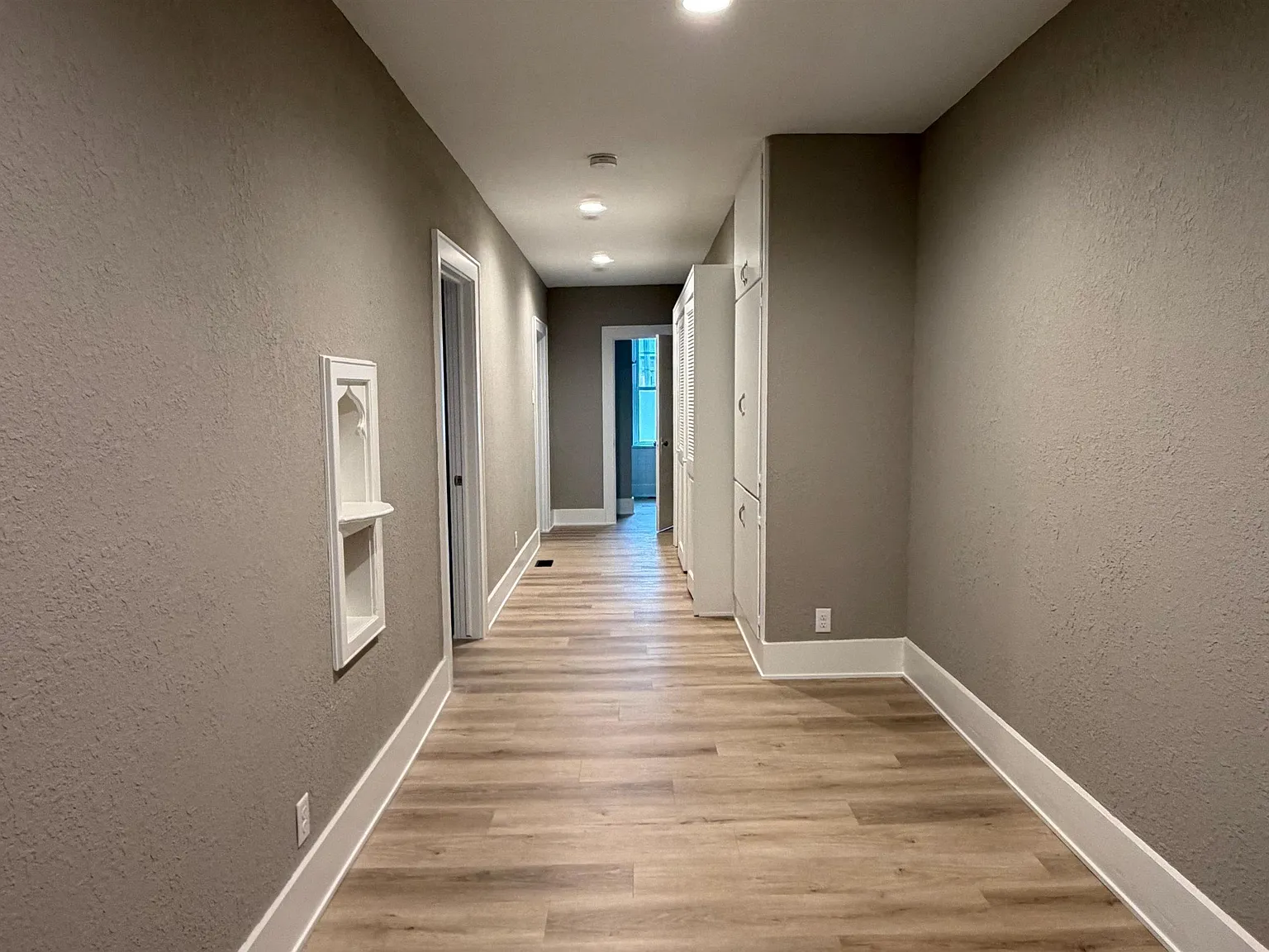 2 bed, 1.0 bath, 1500 sqft, $1,800 — Photo 4