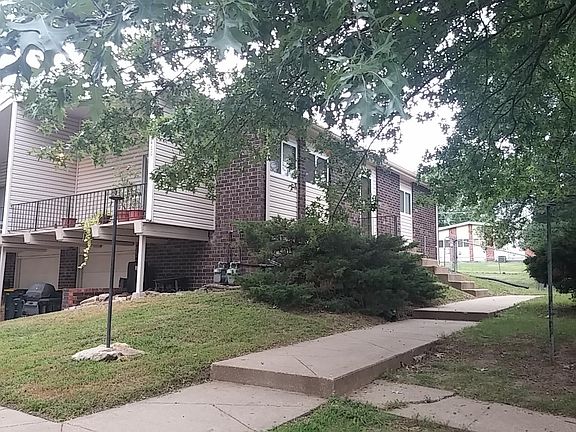 2nd image of 8402 Grandview Ln
