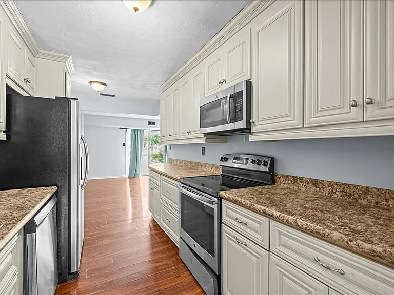 5021 Clairmont Ct — Photo 20
